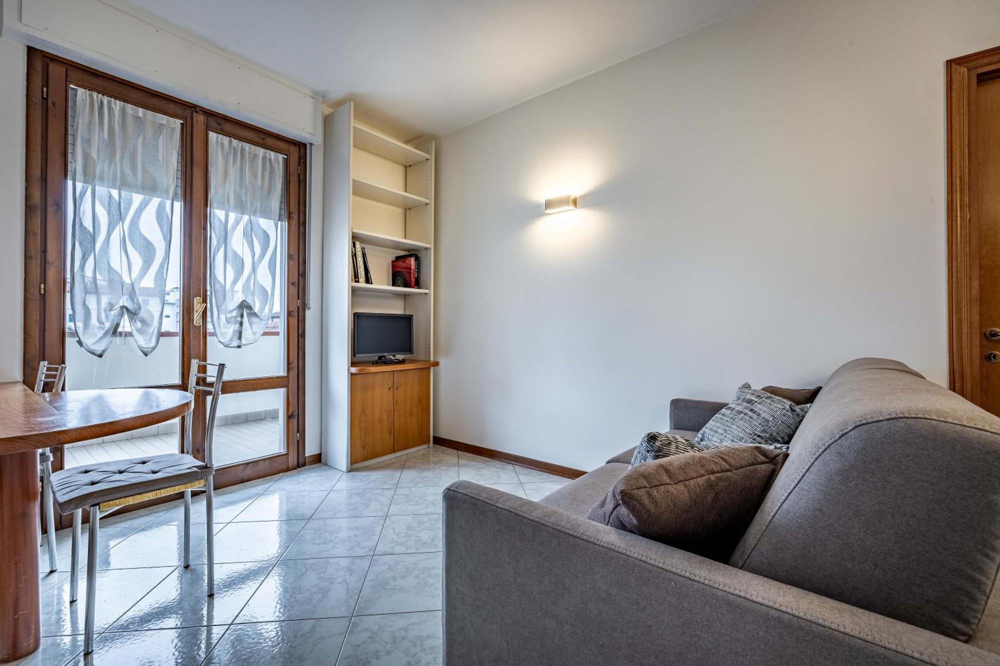 Yd Quiet Leopolda With Parking Florenz